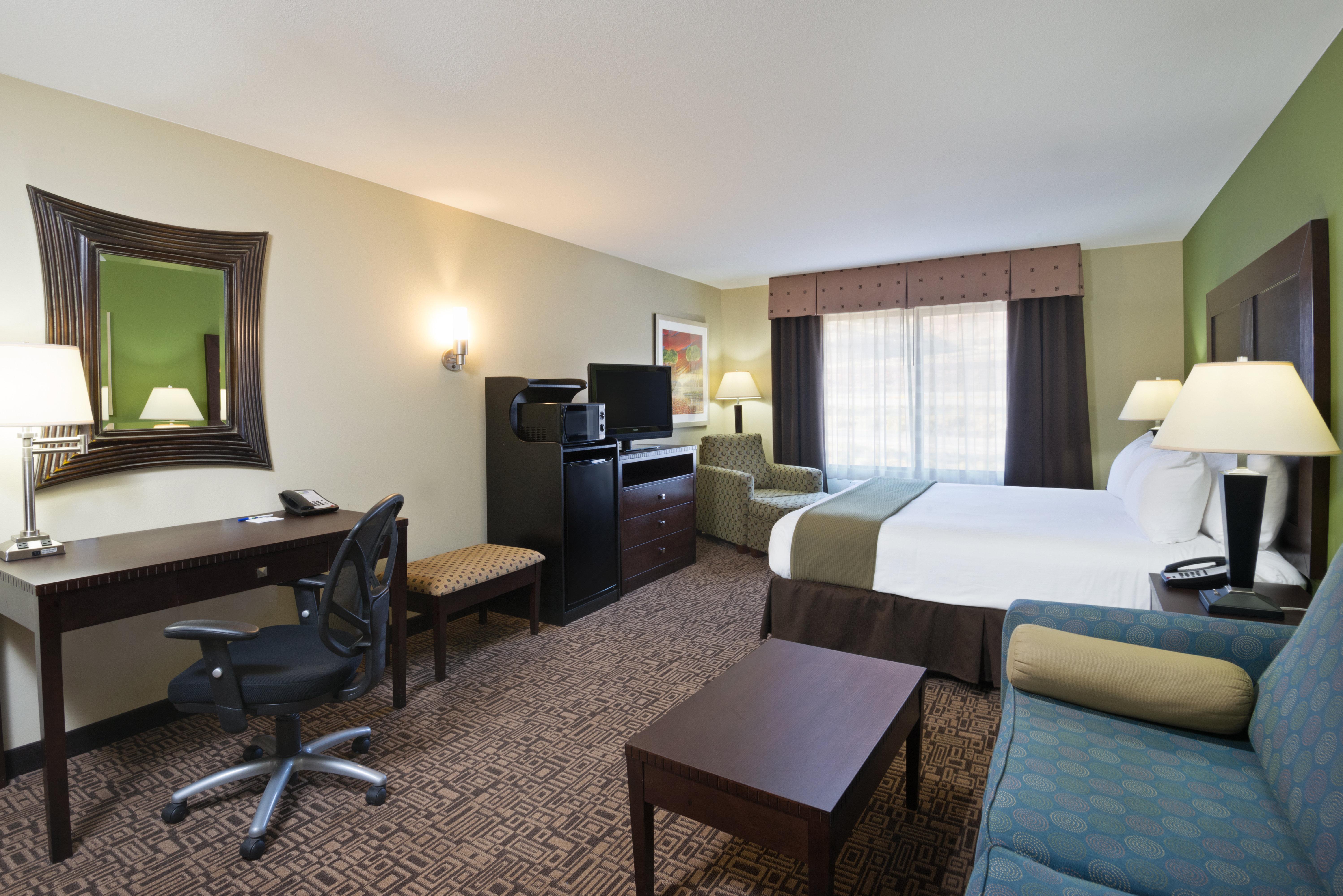 Holiday Inn Express Richfield By Ihg Bagian luar foto