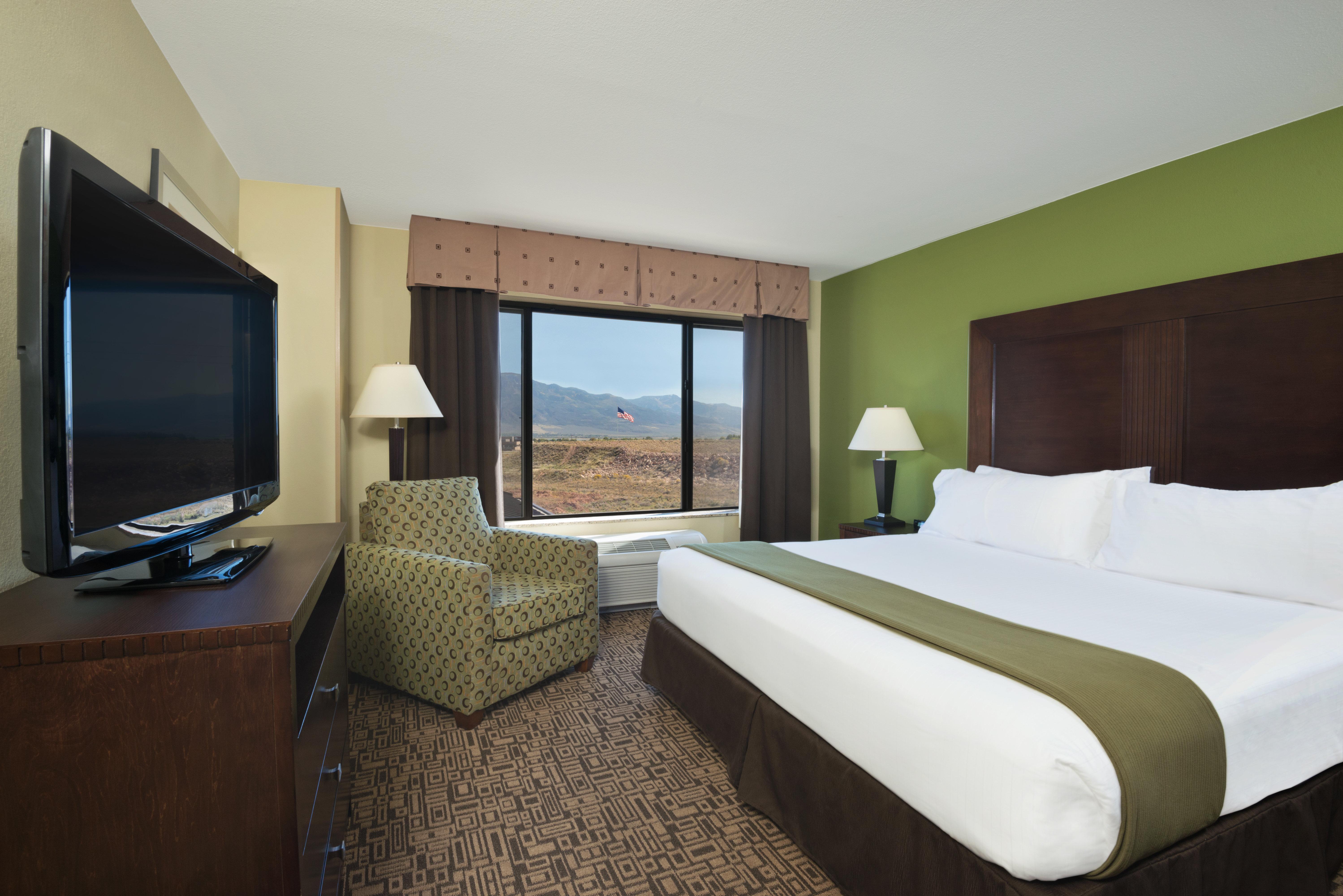 Holiday Inn Express Richfield By Ihg Bagian luar foto