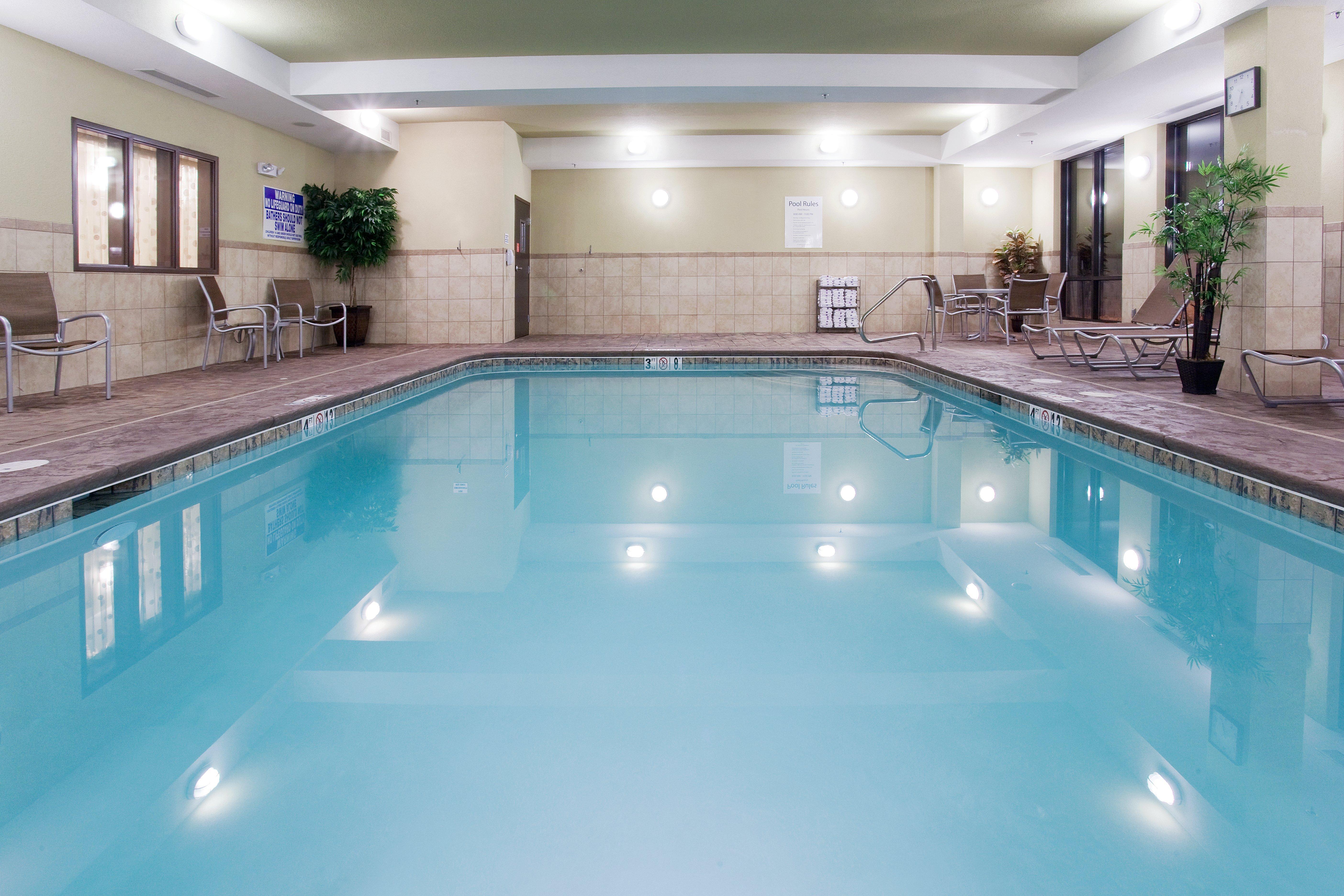 Holiday Inn Express Richfield By Ihg Bagian luar foto