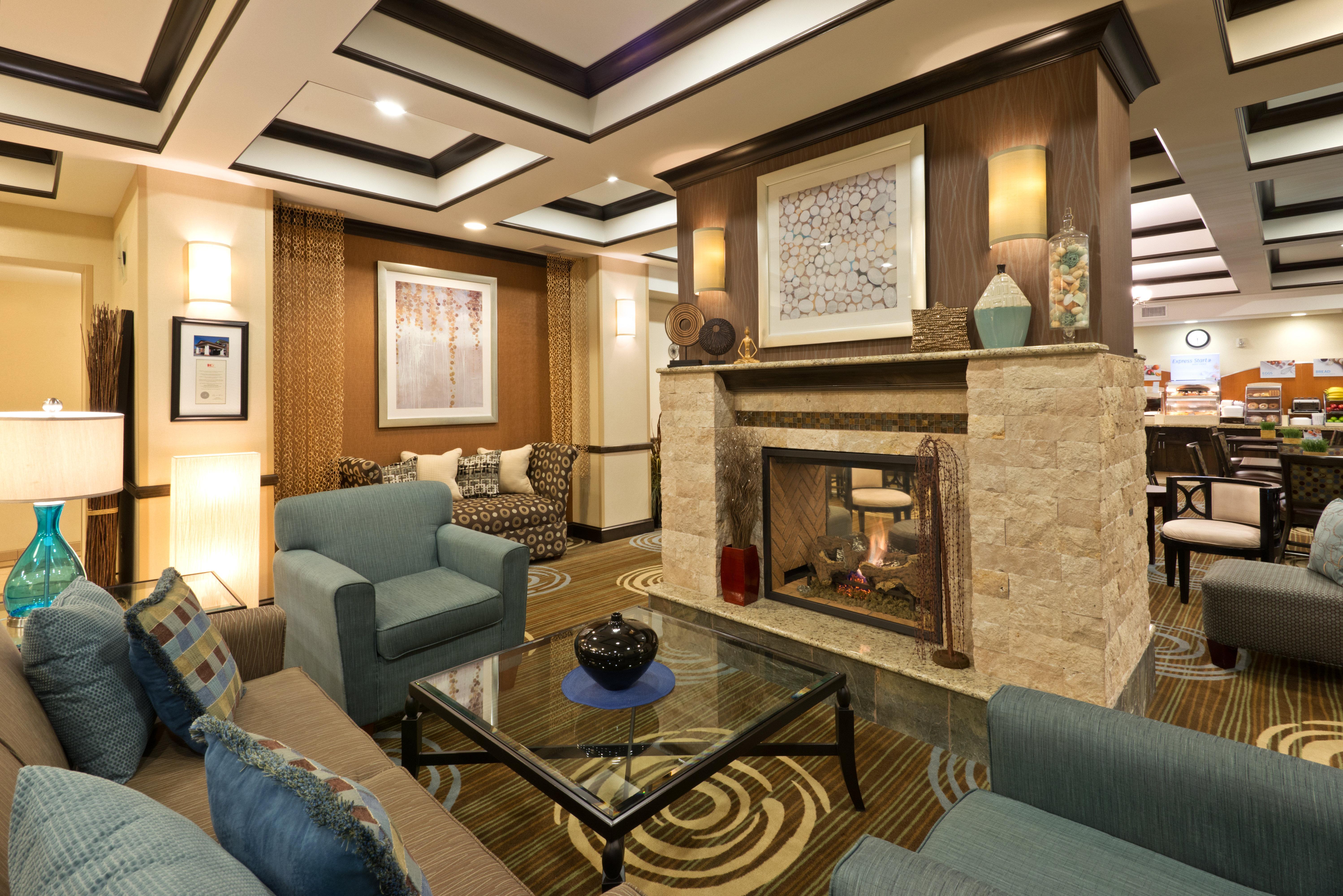 Holiday Inn Express Richfield By Ihg Bagian luar foto