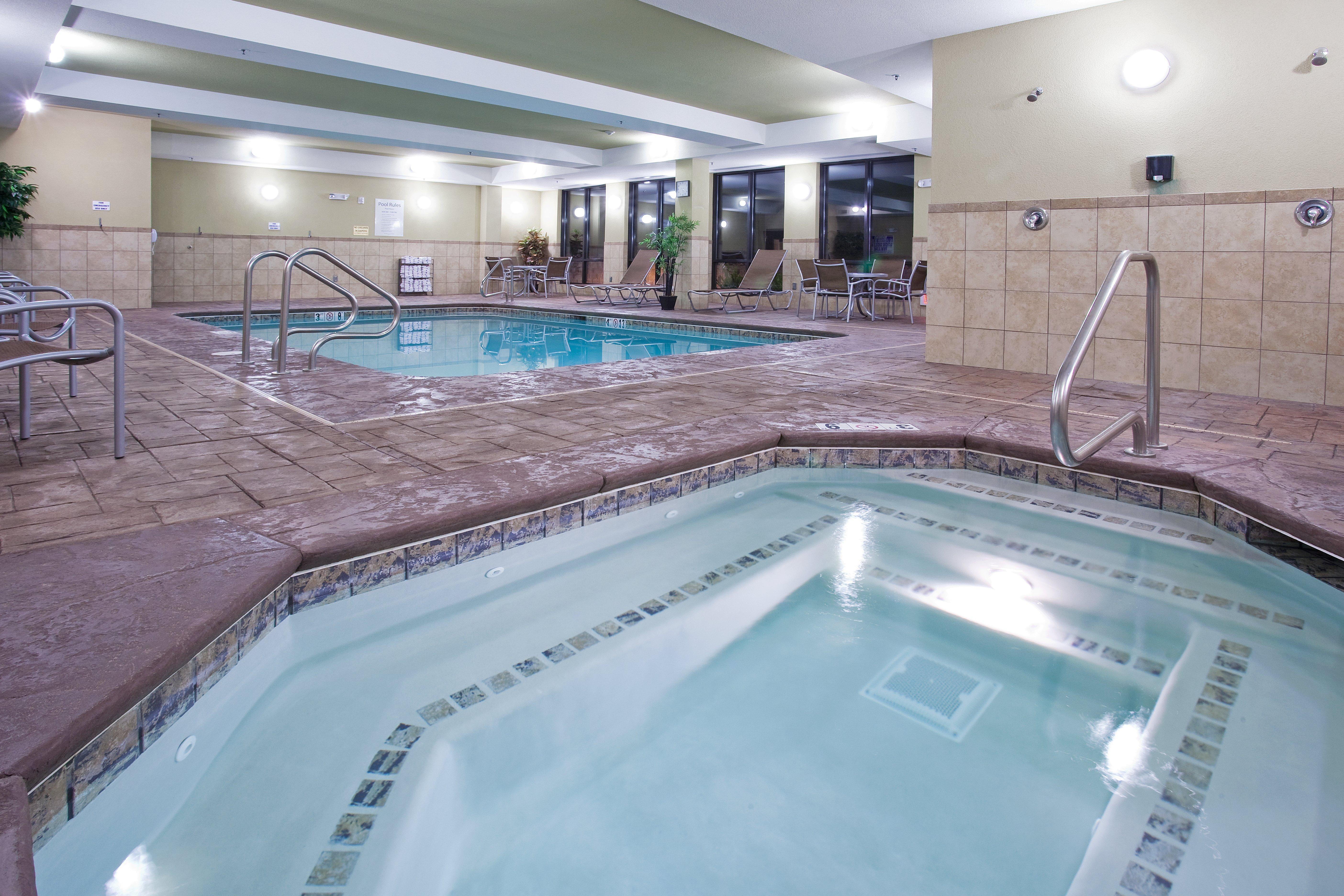 Holiday Inn Express Richfield By Ihg Bagian luar foto