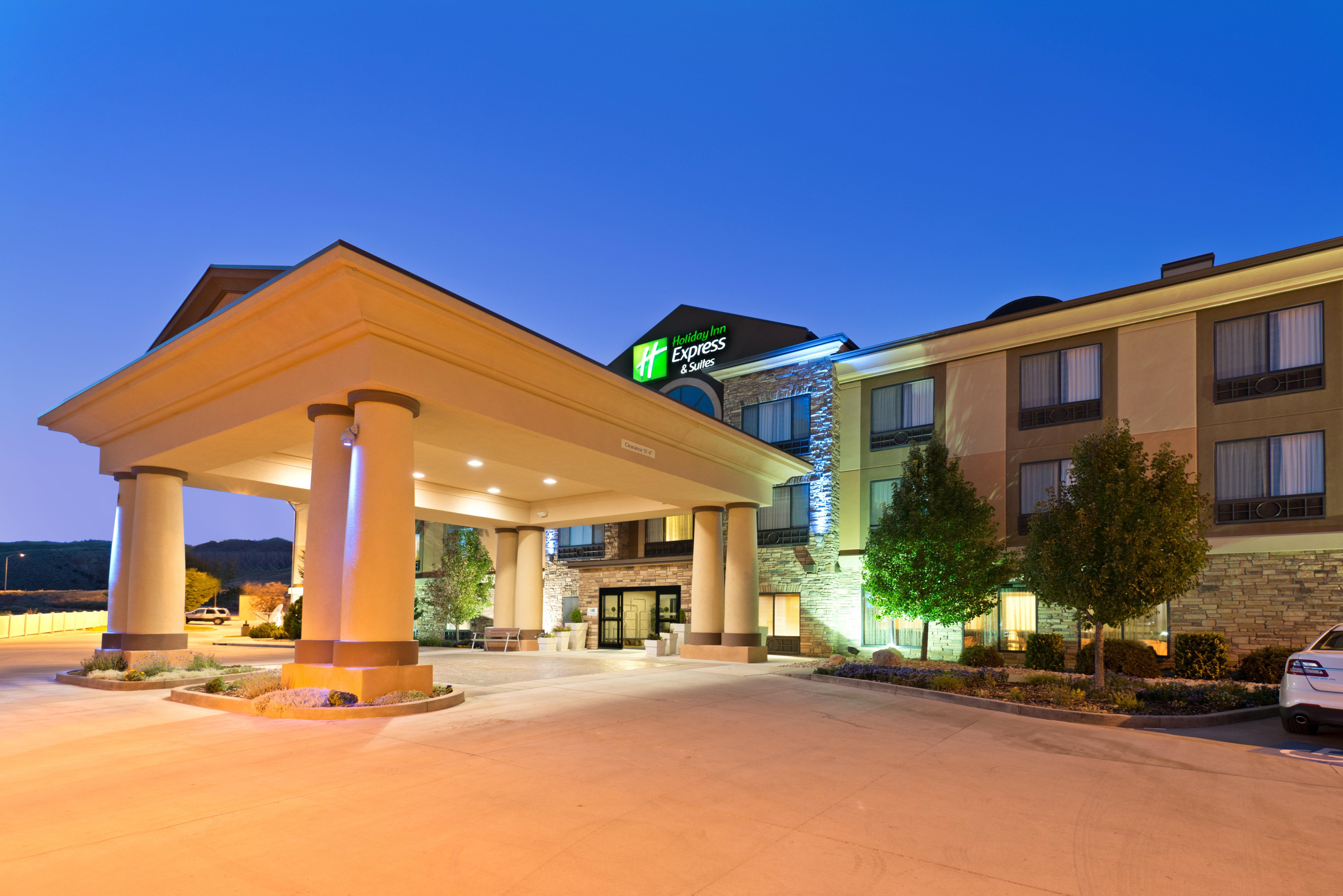 Holiday Inn Express Richfield By Ihg Bagian luar foto