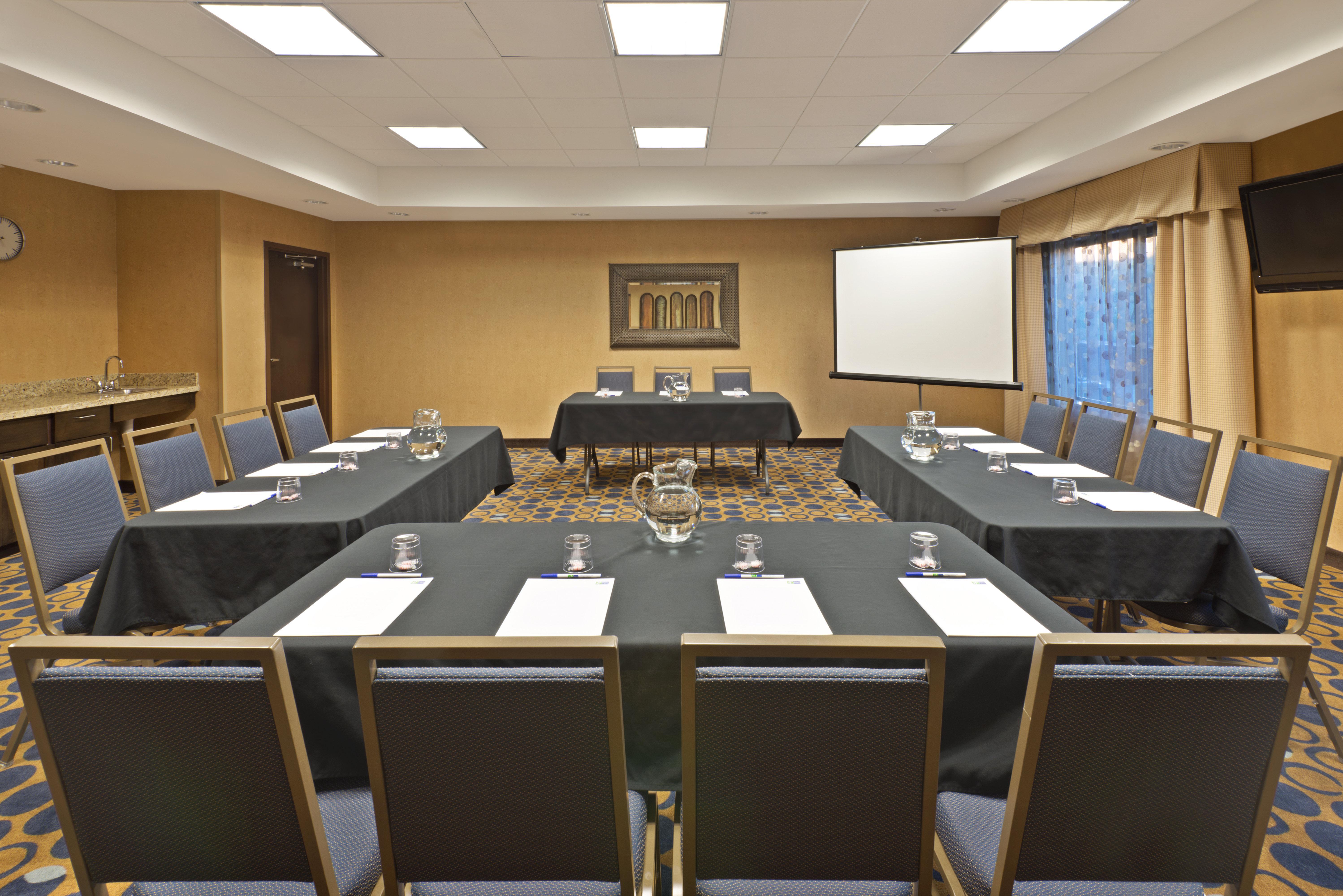 Holiday Inn Express Richfield By Ihg Bagian luar foto