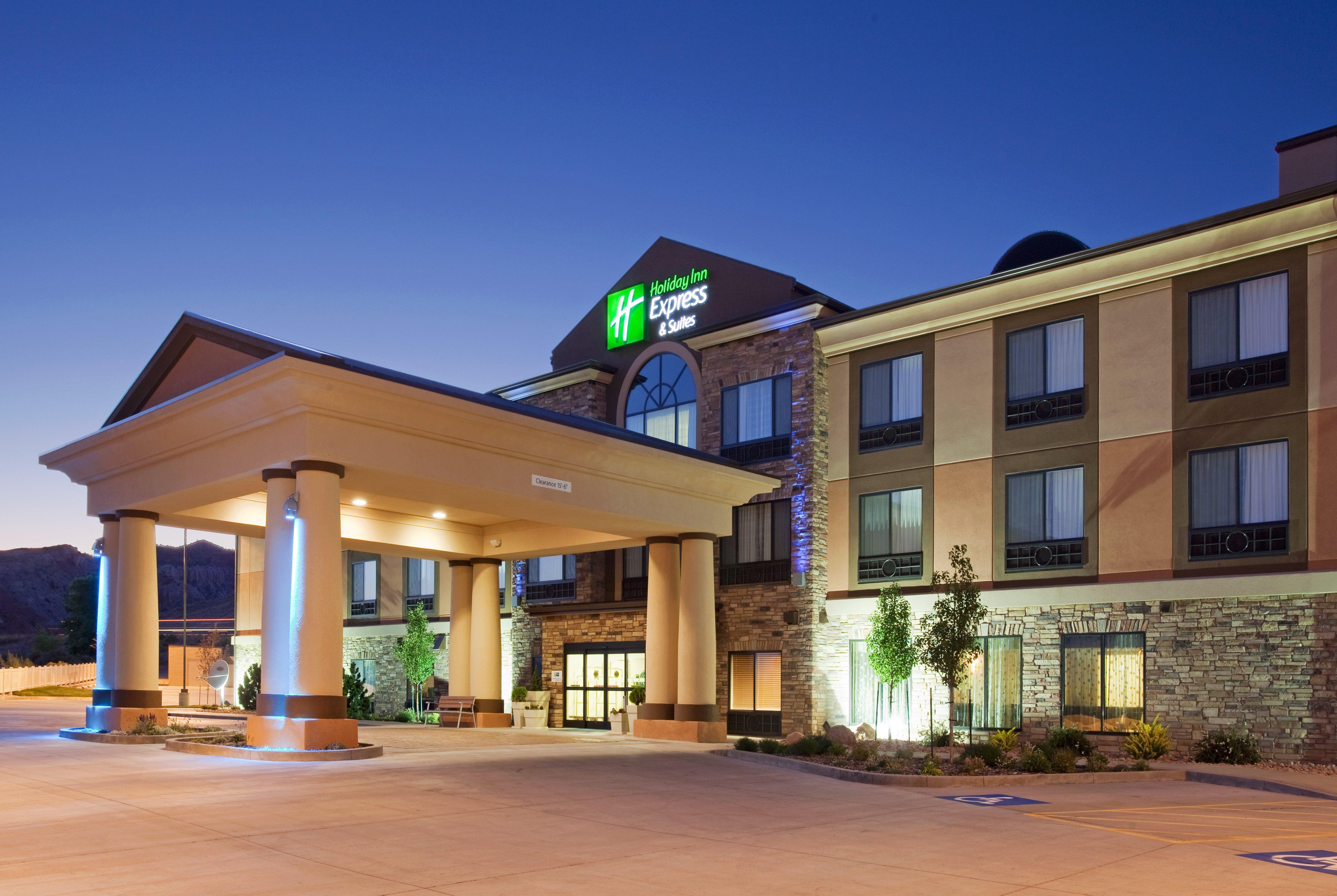 Holiday Inn Express Richfield By Ihg Bagian luar foto
