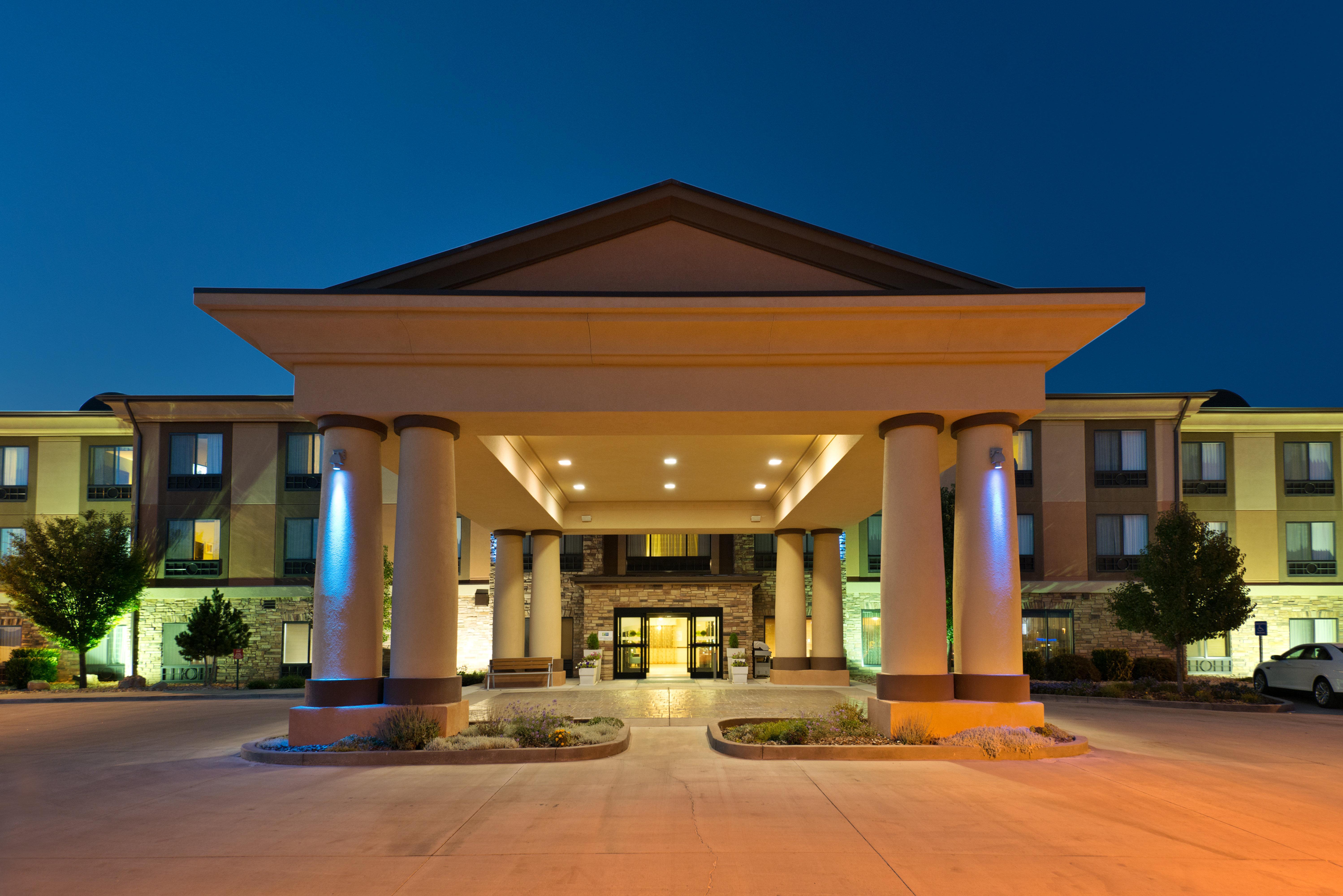 Holiday Inn Express Richfield By Ihg Bagian luar foto