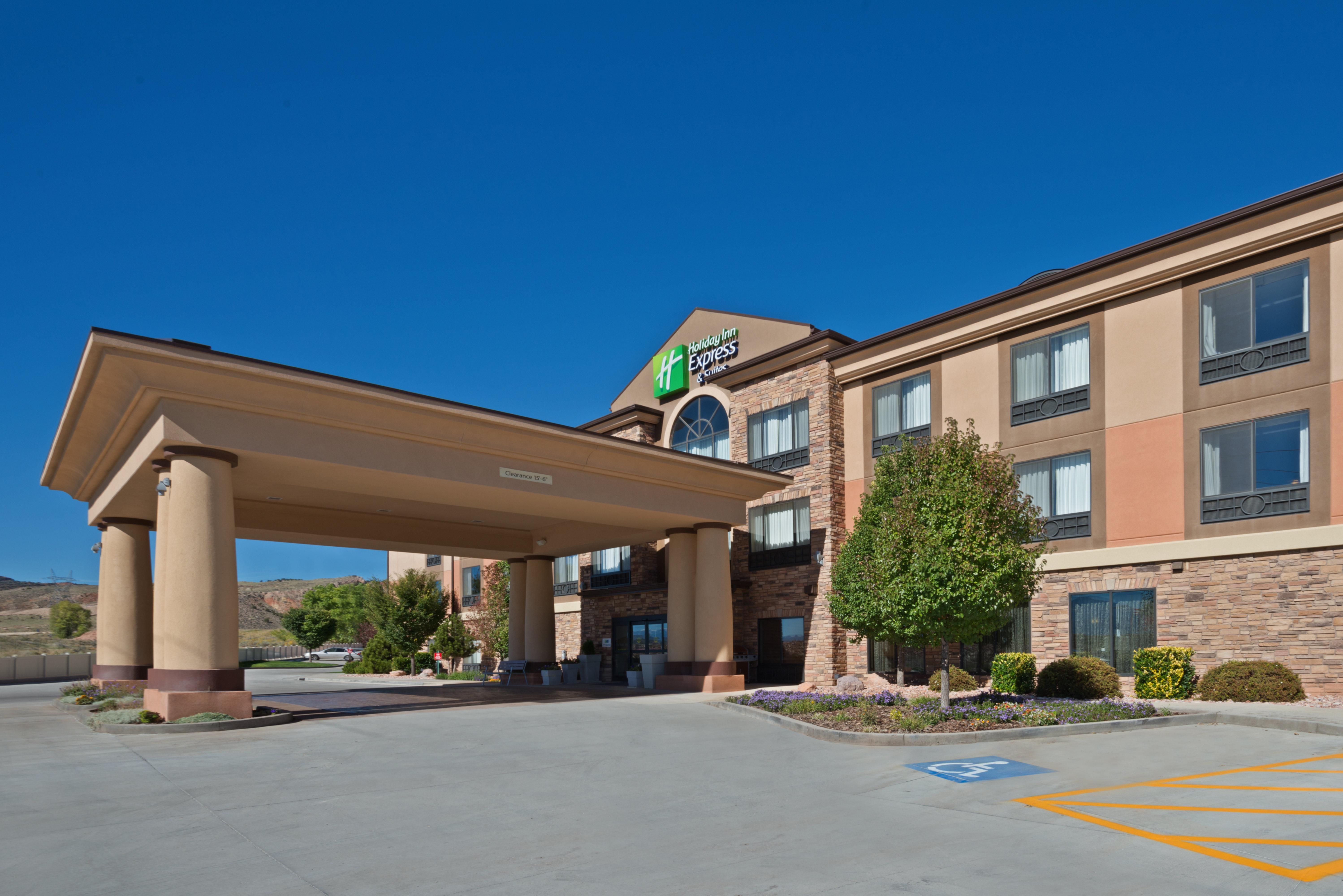 Holiday Inn Express Richfield By Ihg Bagian luar foto