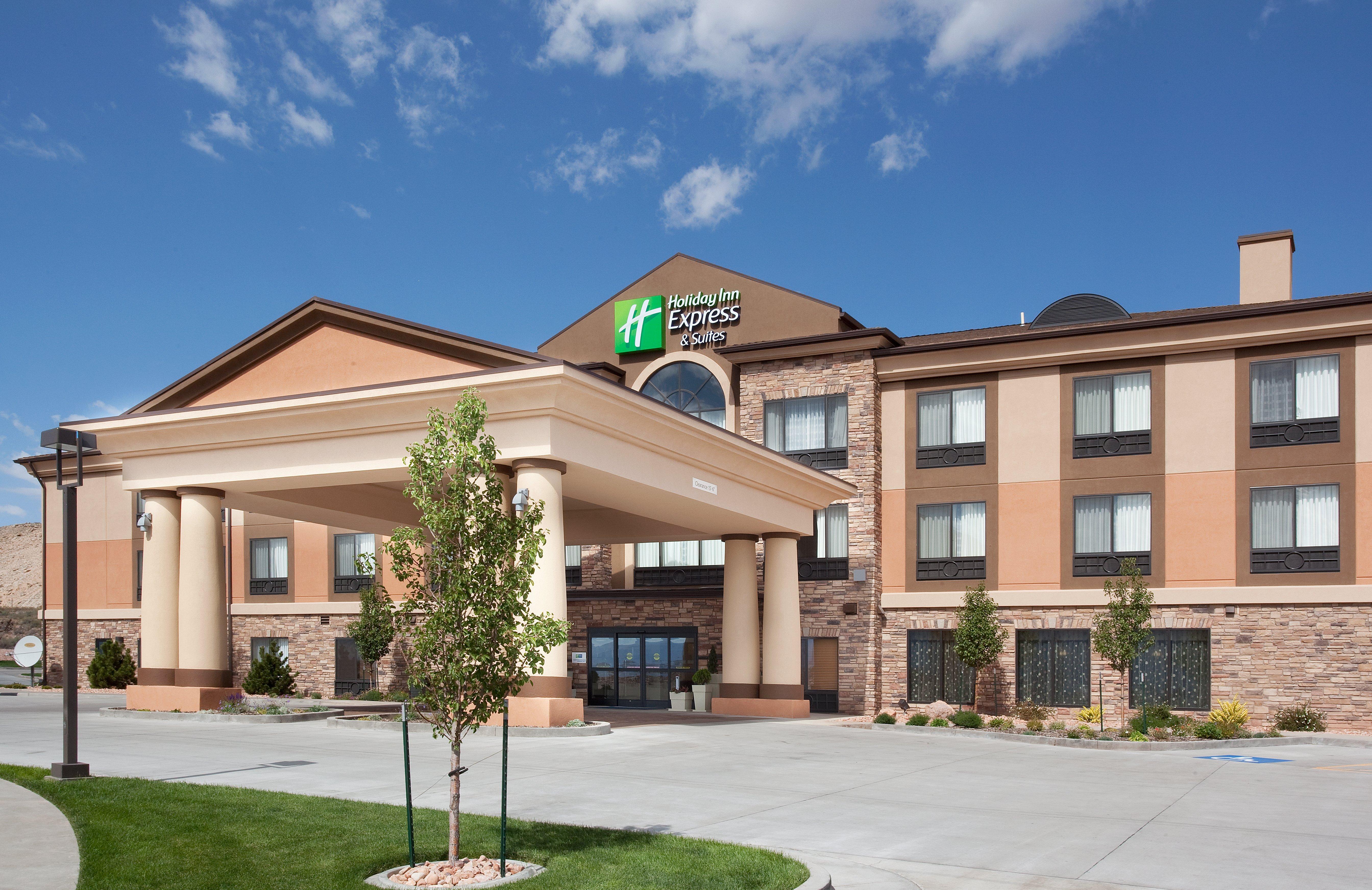 Holiday Inn Express Richfield By Ihg Bagian luar foto