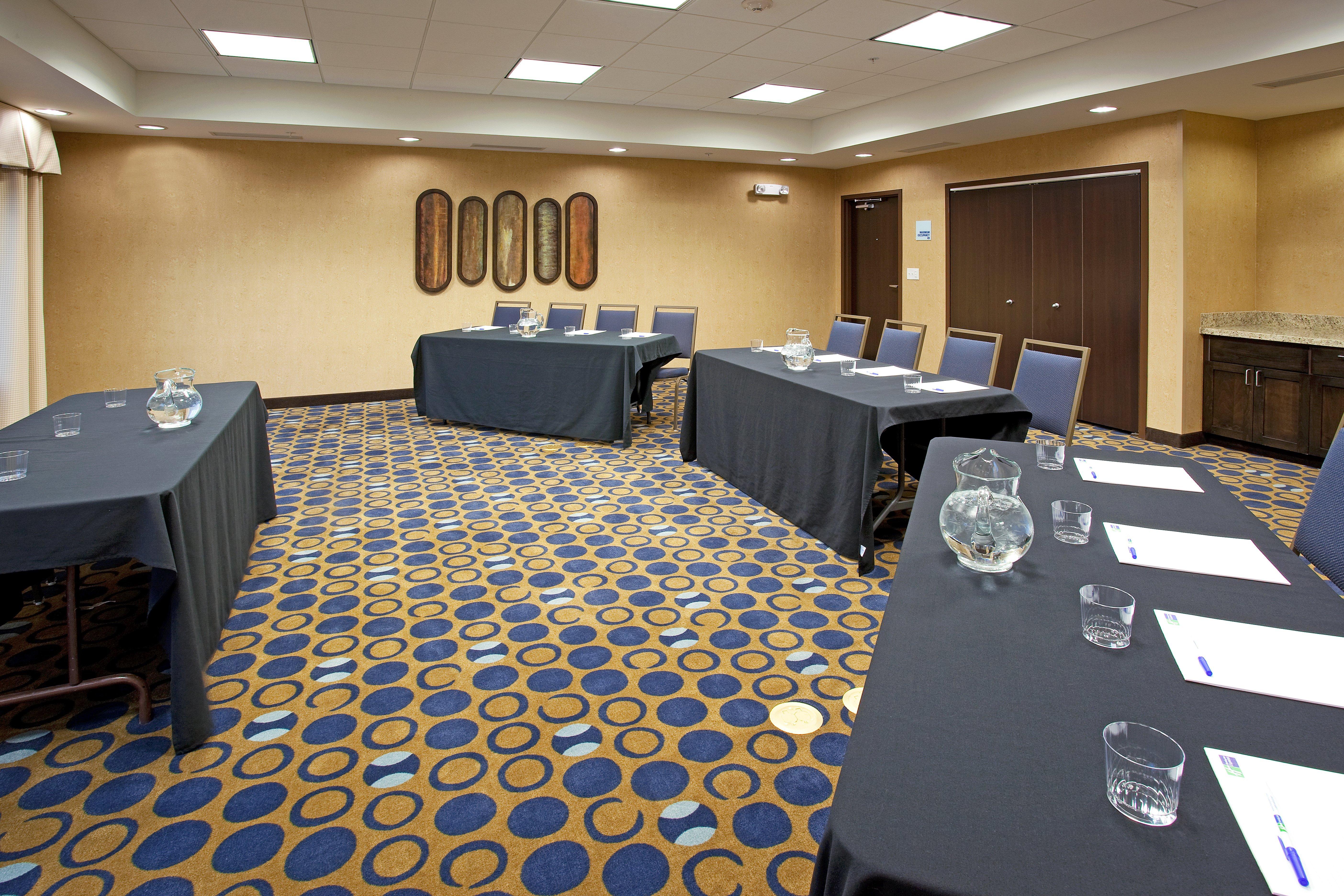 Holiday Inn Express Richfield By Ihg Bagian luar foto