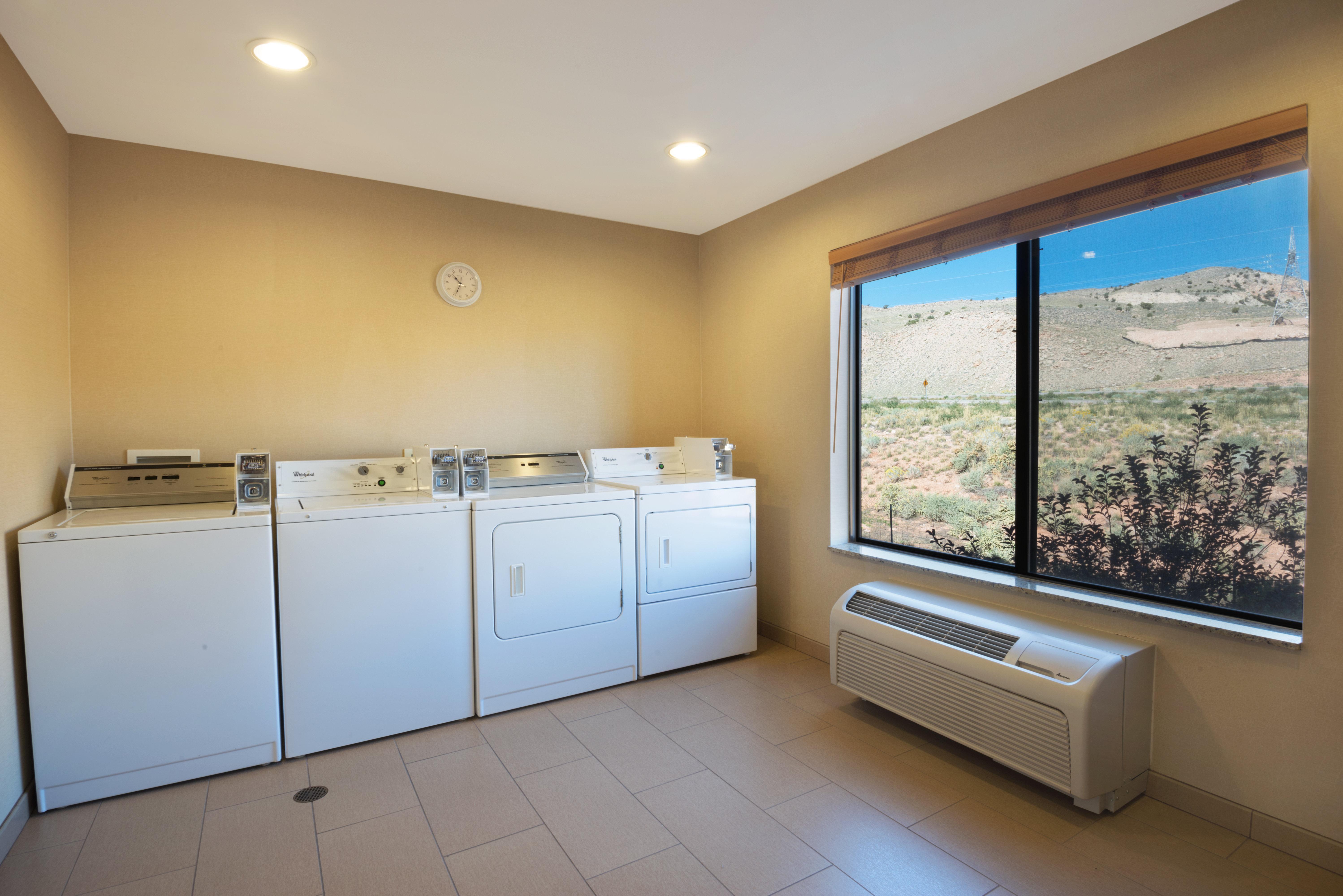 Holiday Inn Express Richfield By Ihg Bagian luar foto