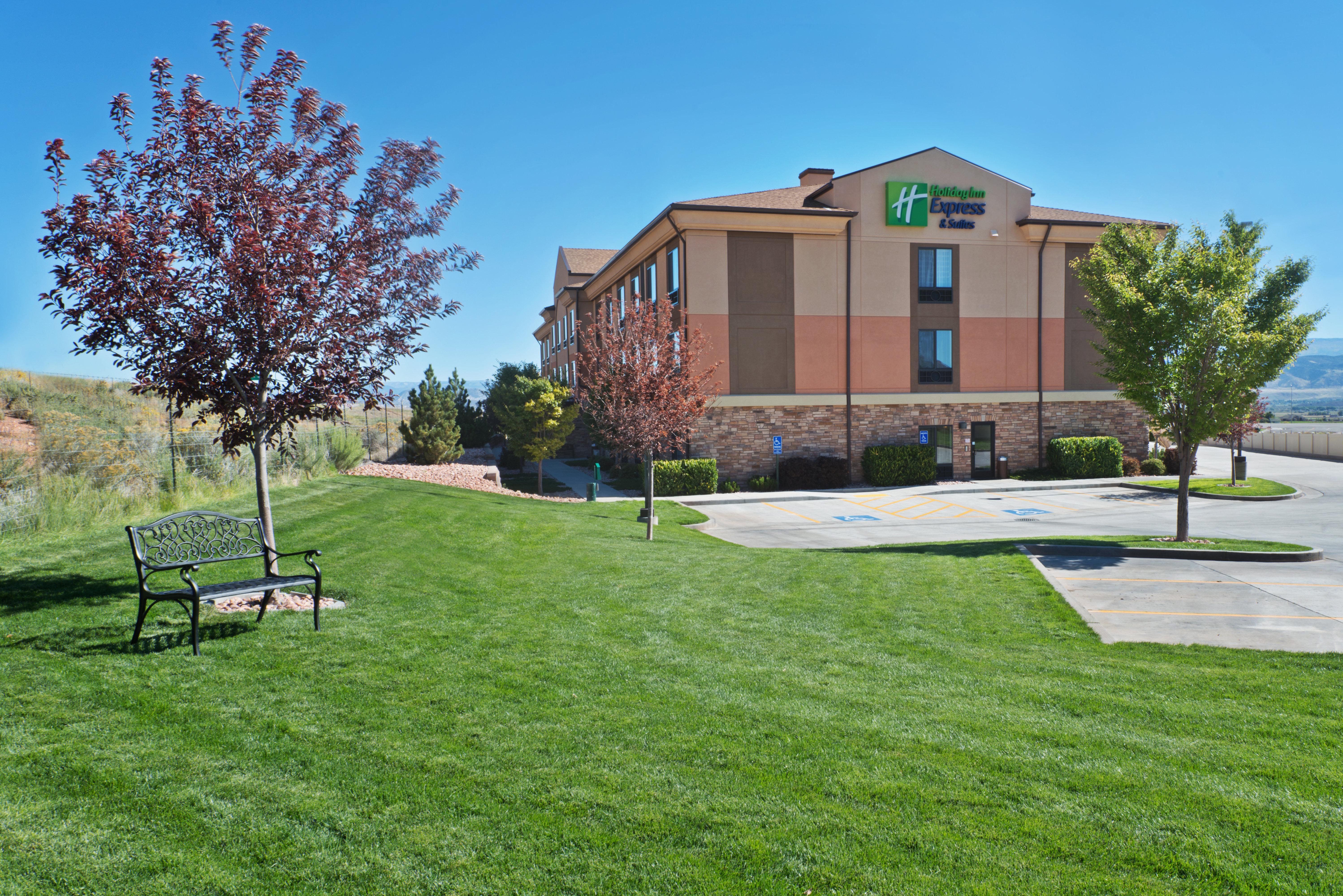 Holiday Inn Express Richfield By Ihg Bagian luar foto