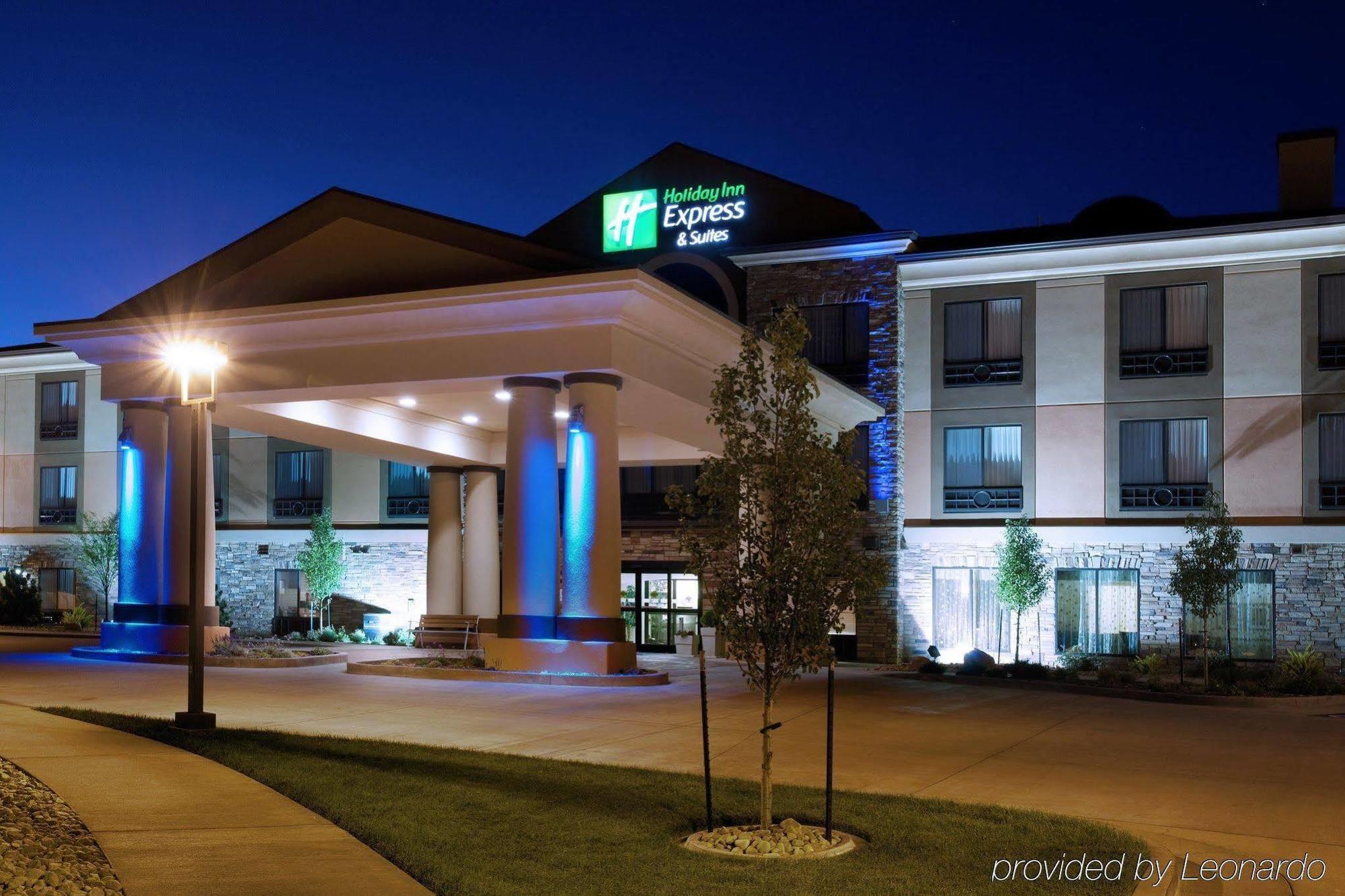 Holiday Inn Express Richfield By Ihg Bagian luar foto