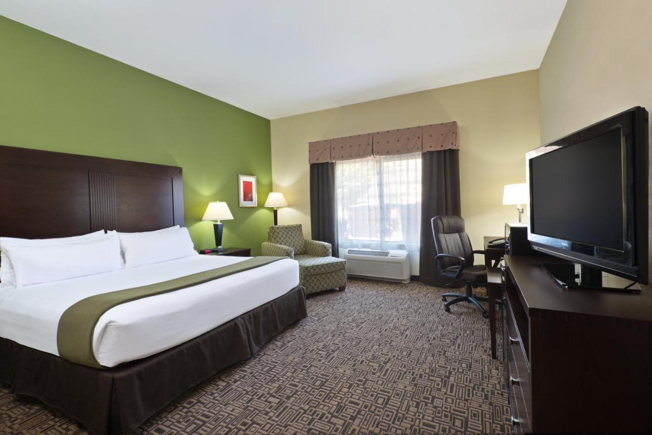 Holiday Inn Express Richfield By Ihg Bagian luar foto