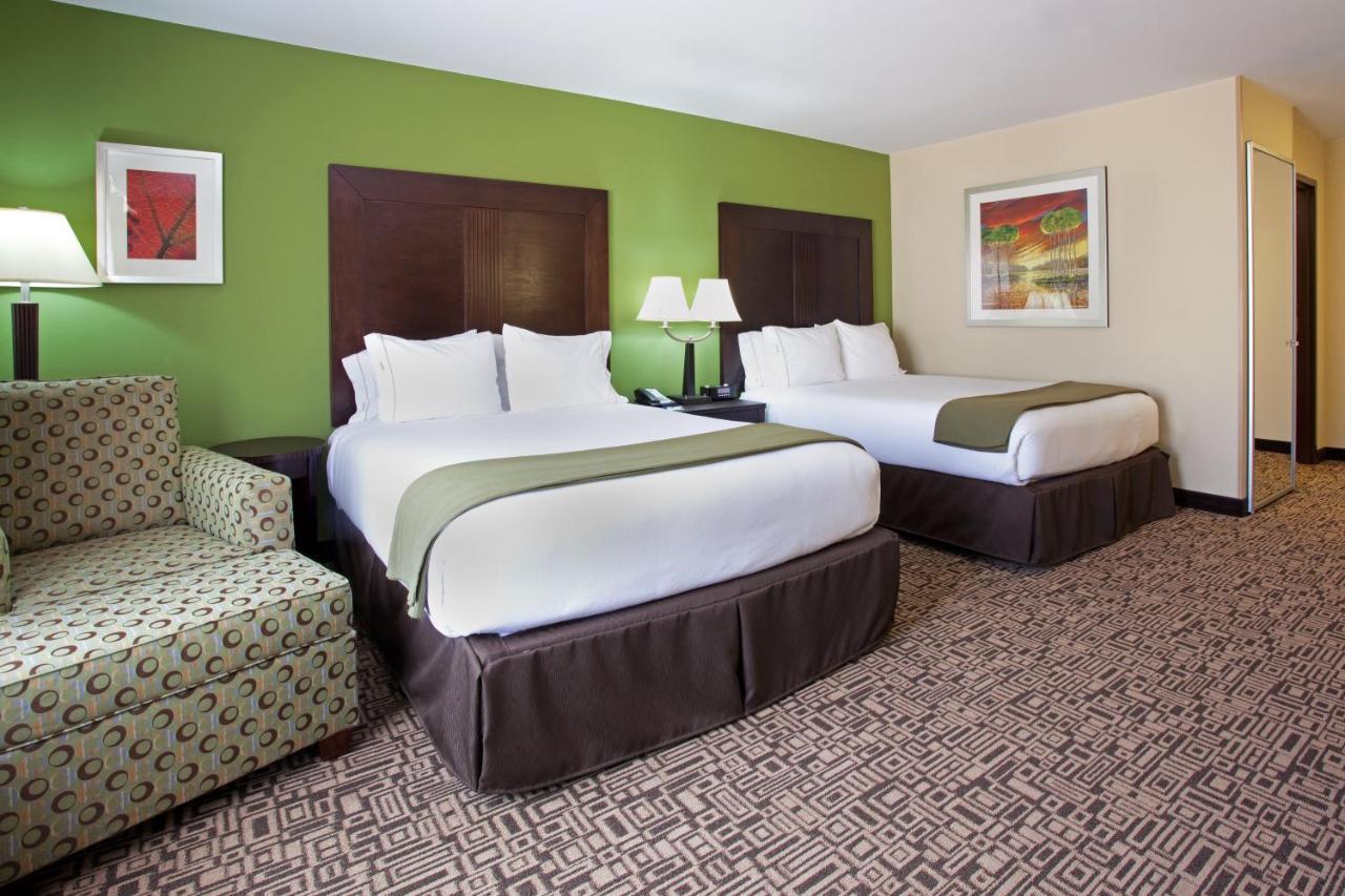 Holiday Inn Express Richfield By Ihg Bagian luar foto